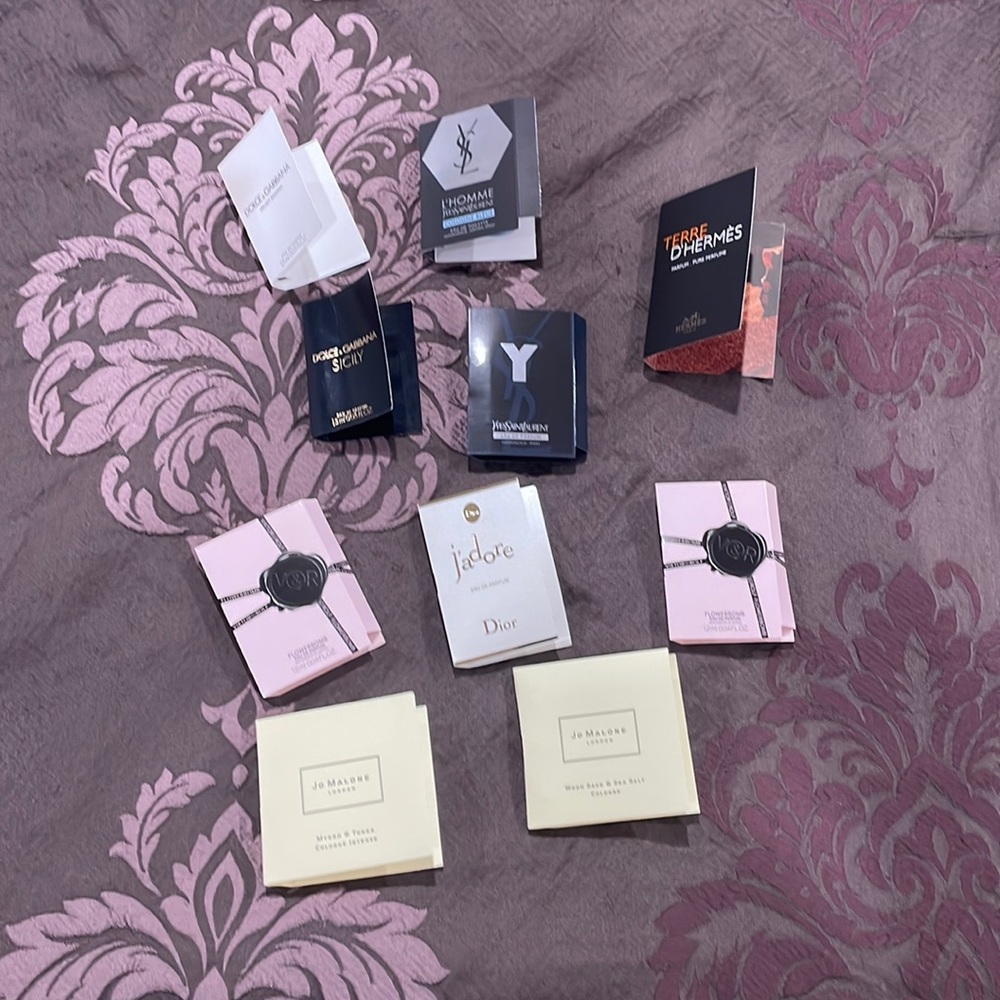 Men’s and women’s cologne and perfume testers